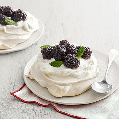 pavlova with berries