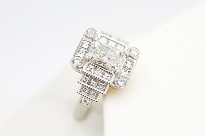 design a custom engagement ring online